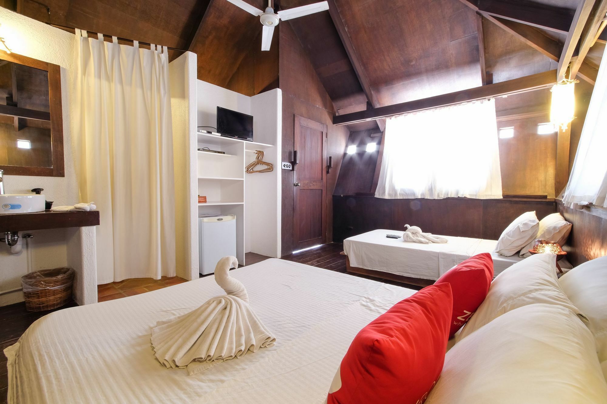 Zen Rooms Pito Huts Station 3 Manoc-Manoc Bagian luar foto